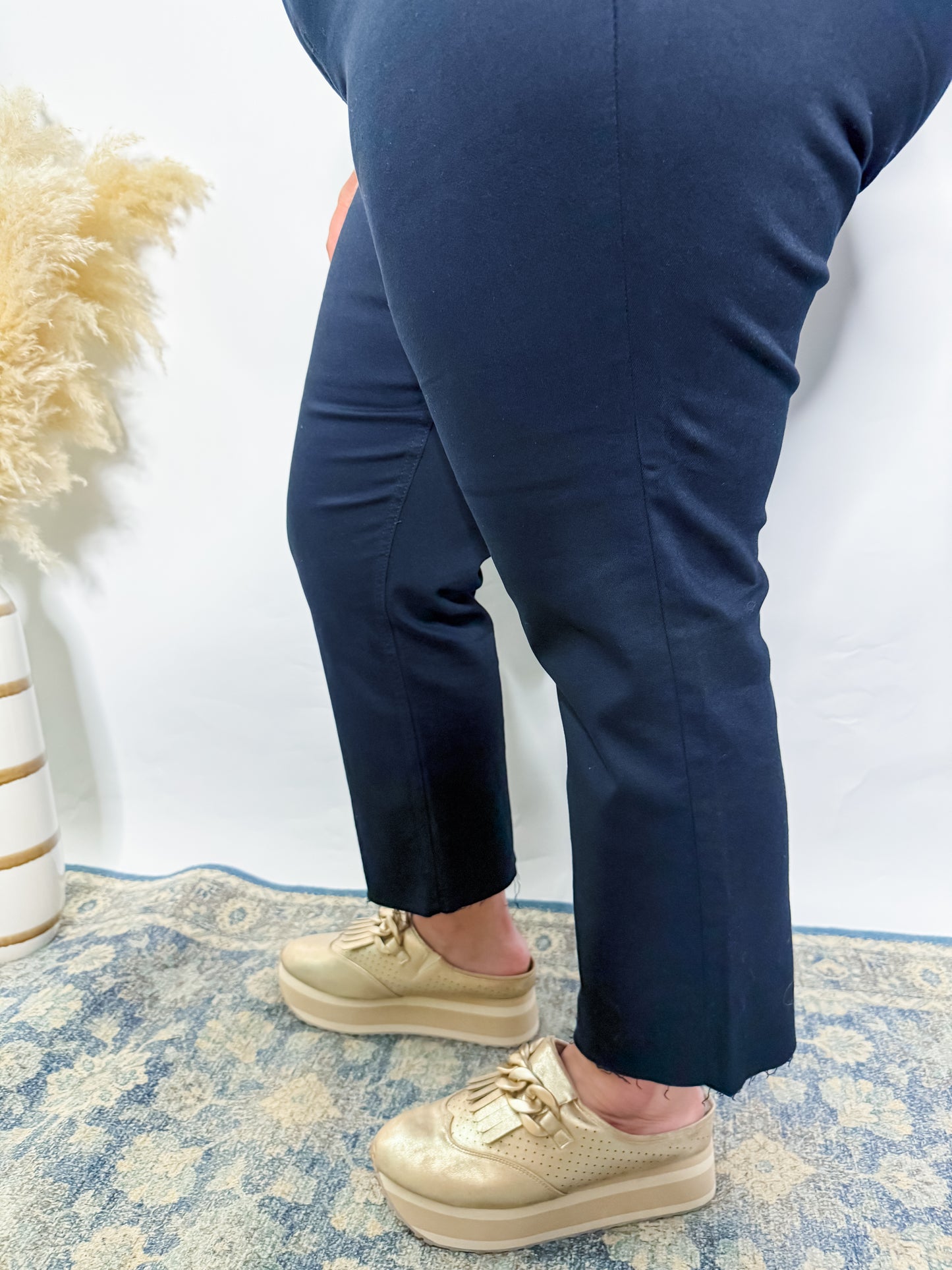 Curvy Classic Cropped Jeans in Black